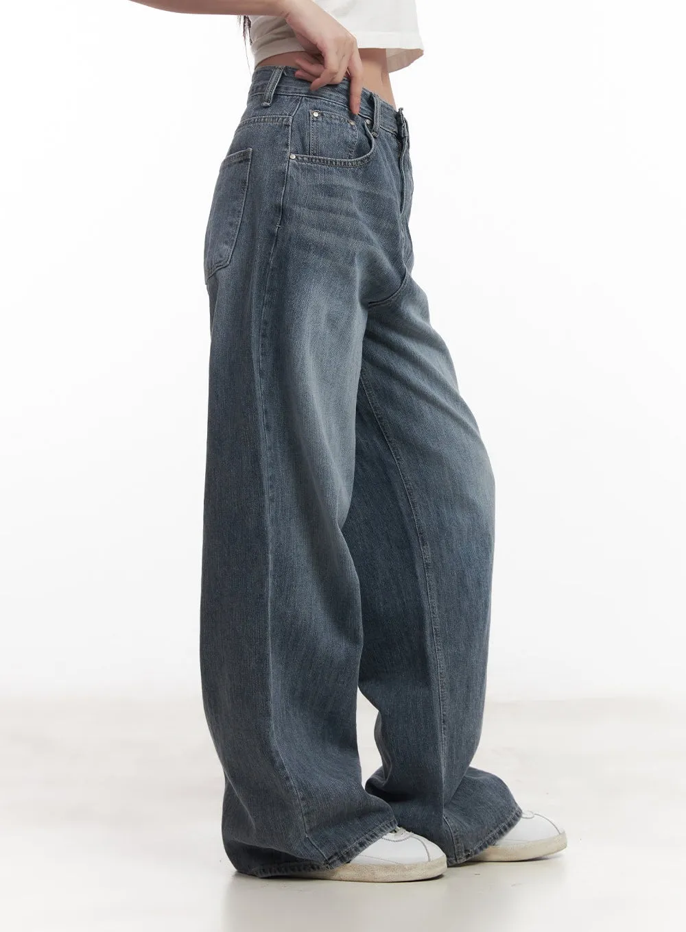 Cecile Classic Wide-Leg Washed Jeans CM528